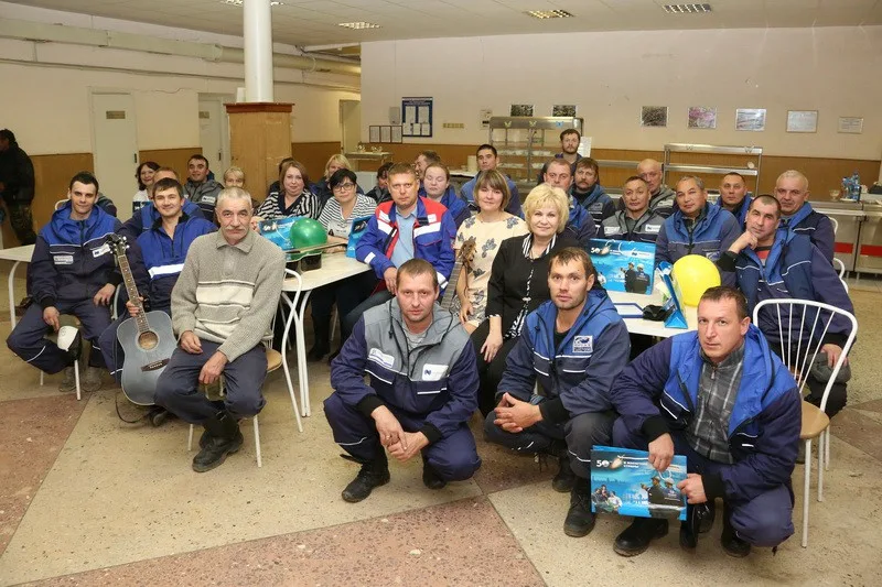 День вахтовика в россии. Радостный вахтовик. Рабочий вахтовик. Дудинского арктического поисково-спасательного отряда.