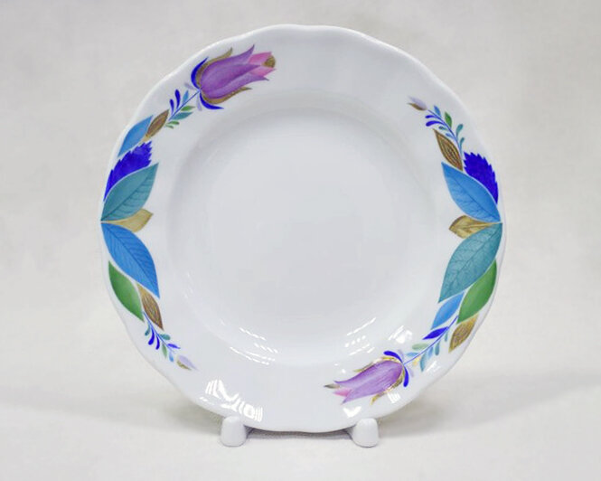 Десертная тарелка из сервиза «Июльское утро». ЛФЗ, 2016 год. Автор Владимир Георгиевич Богданов