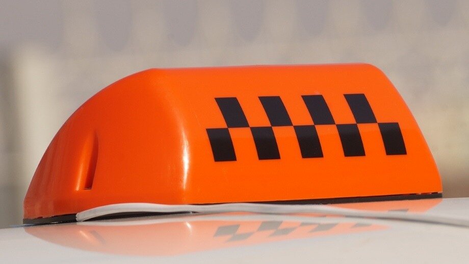     Во Владивостоке резко вырос ценник на такси и не падает уже несколько дней. Если раньше повышенный спрос был только утром и вечером, то теперь он практически круглые сутки. Жители города максимально недовольны сложившейся ситуацией.