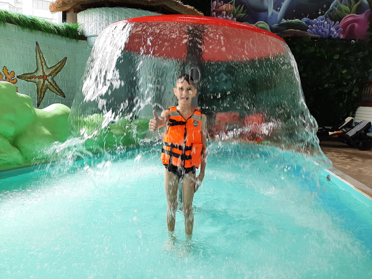 Загадочное фото с грибком получилось. Аквапарк Фэнтази в Москве 