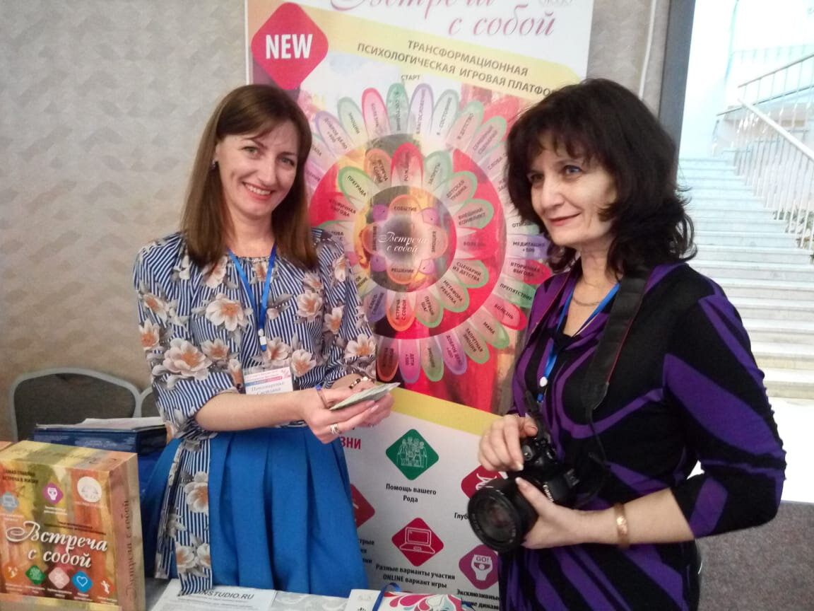 Моя работа направлена на помощь людям в достижении эмоционального и физического равновесия. У меня большой опыт работы в области психологии и психотерапии.  