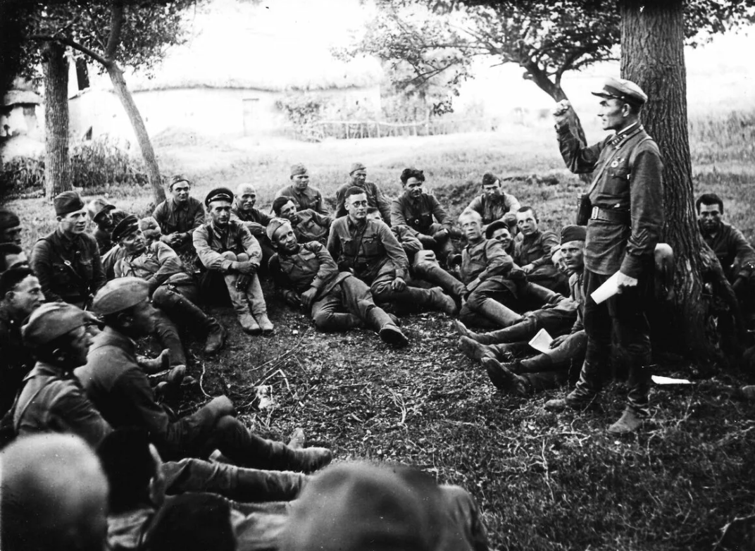 Солдат перед боем. Стрелковый полк ВОВ 1941. Стрелковый полк РККА 1941-1945. Стрелковый полк СССР.