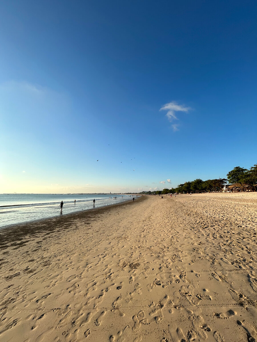 Пляж в 10 минутах от меня. Простор. Красота. Состояние.