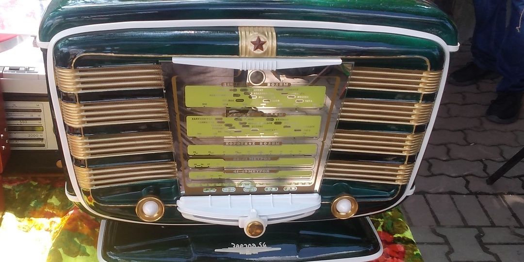 Советский радиоприемник Звезда-54. Рассматриваем различные варианты восстановления до первоначального вида.