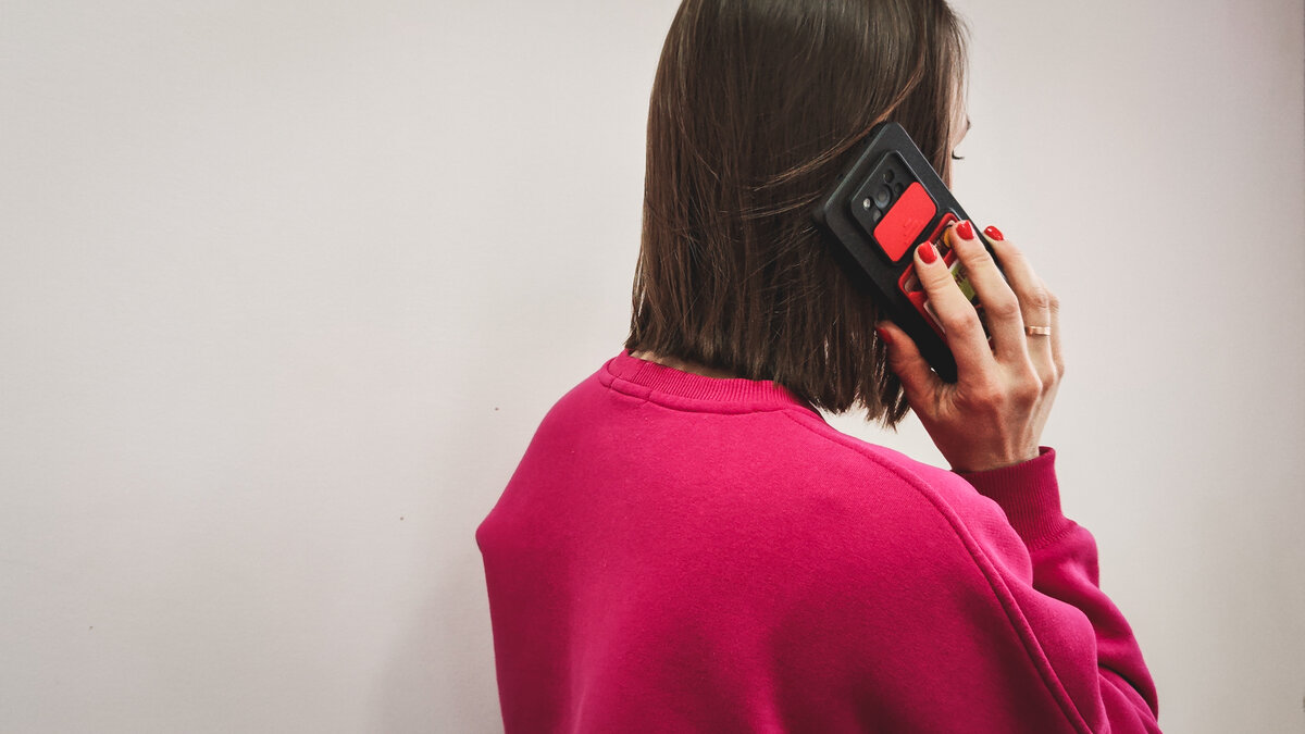     Девушка для обмана использовала специальный бот.