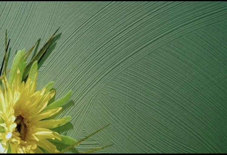 Шпаклёвка с помощью шпателя и специального валика с окрашиванием.