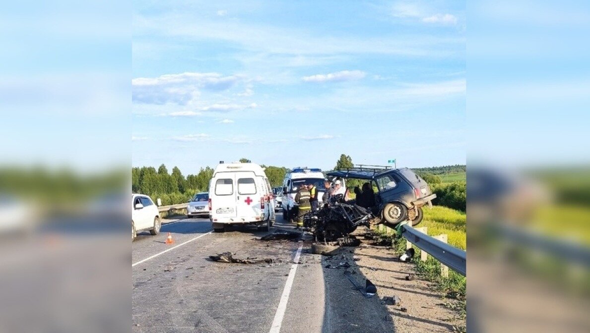     Всего в аварии пострадали четыре человека.