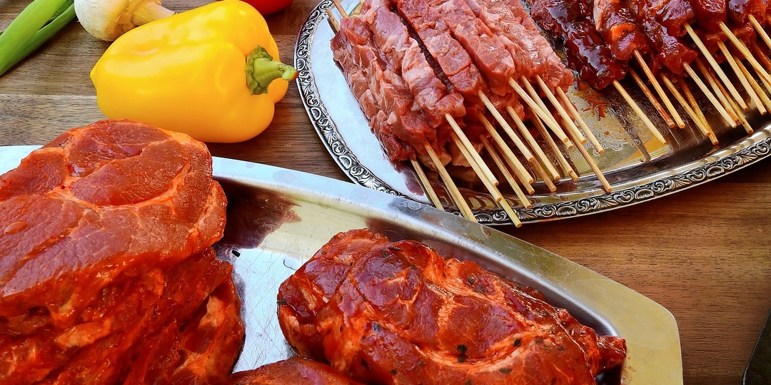 Сохраните себе рецепт этого маринада — с ним любое мясо станет в разы вкуснее и мягче (набор ингредиентов простой, но все дело в сочетании)
