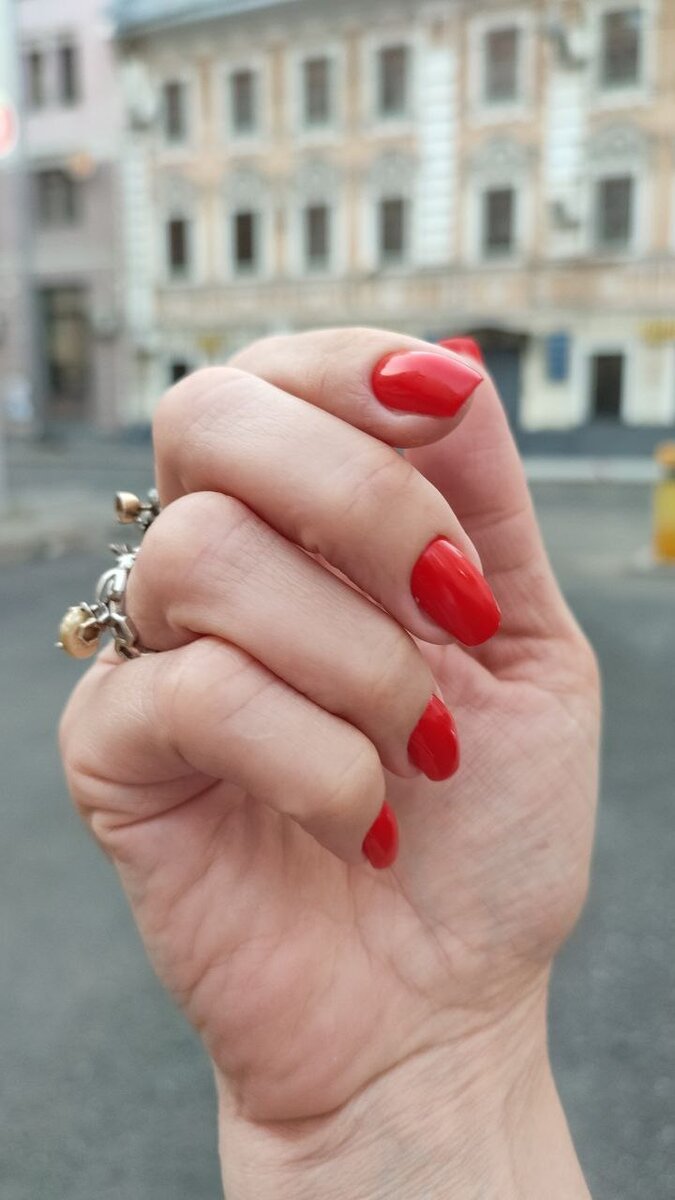 Маникюр, сделанный в салоне на Чистых прудах, не ожидал такого подвоха...