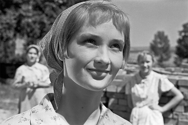    Зинаида Кириенко в роли Ирины на съемках фильма «Судьба человека» (режиссер Сергей Бондарчук). 1958 г. Фото:  РИА Новости