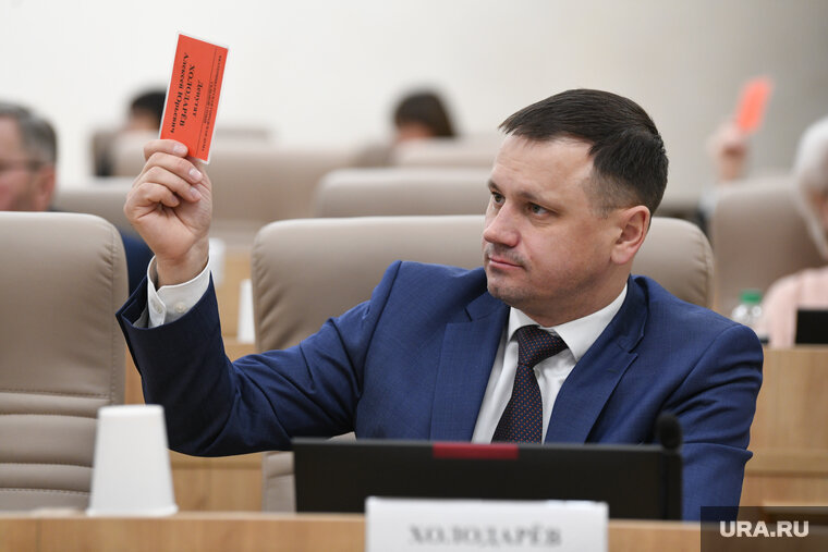    Чиновники хотели лишить Алексея Холодарева мандата, но так и не придумали, как это сделать законно