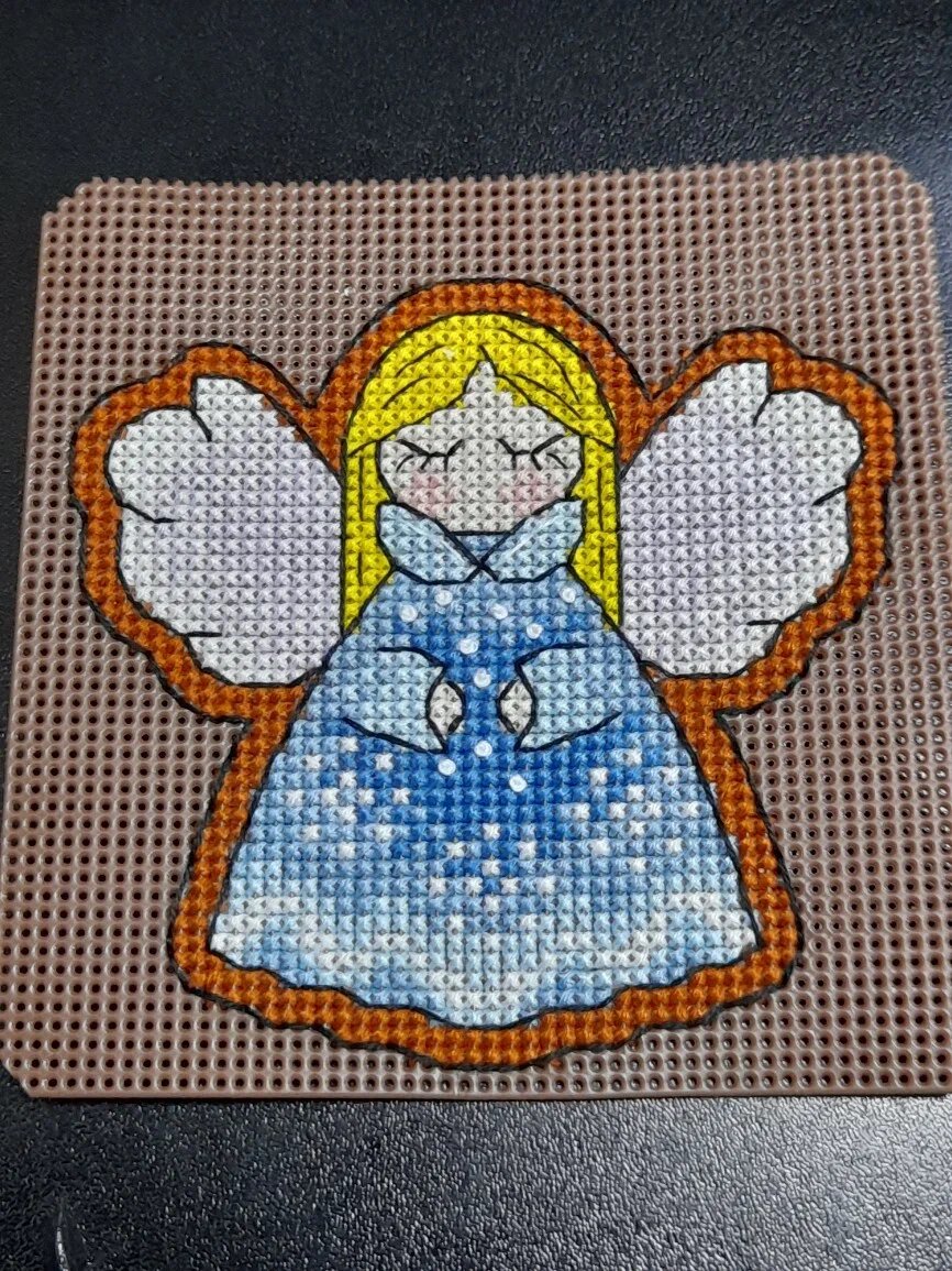 Ангела вышивала Елена