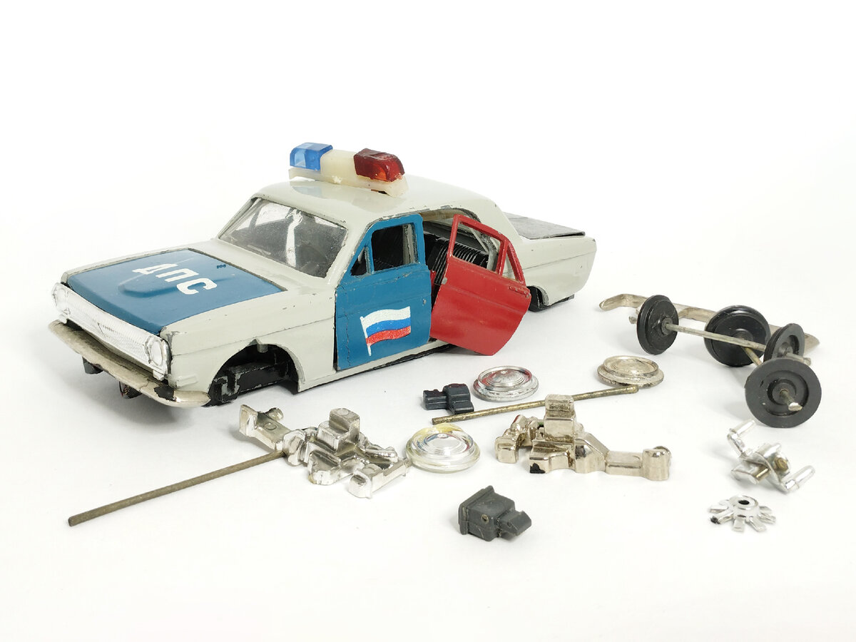 Рис. 1. Модель автомобиля ГАЗ-24 "Волга" ДПС до восстановления