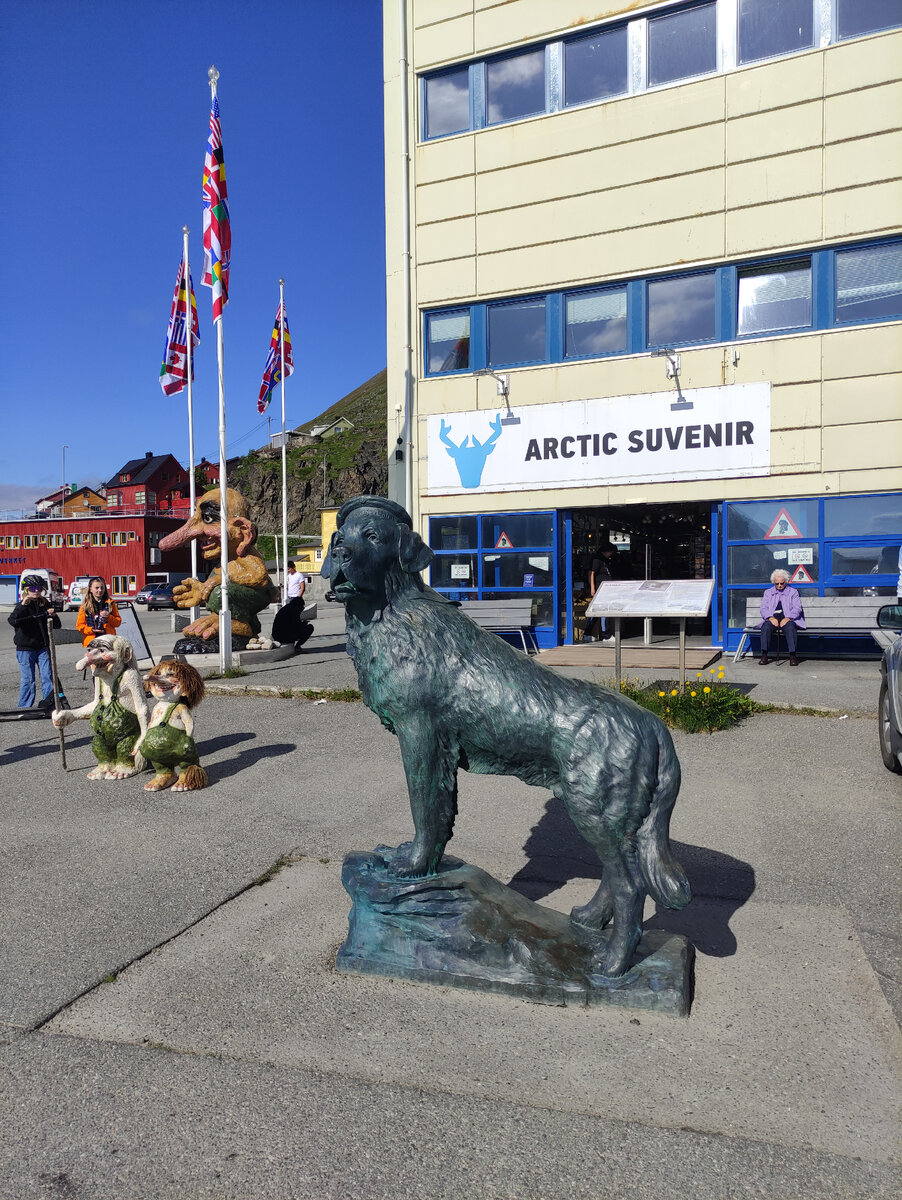 Памятник сенбернару Бамси. 