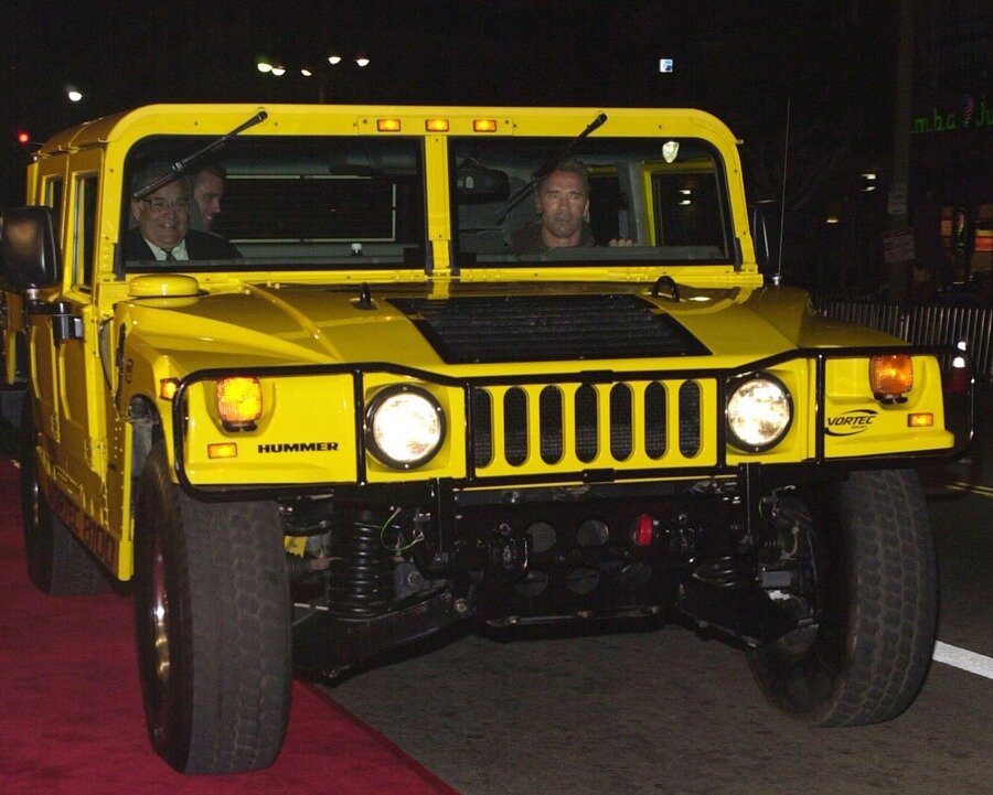 Губернатор Калифорнии актер Арнольд Шварценеггер стал одним из первых поклонников и клиентов Hummer H1.