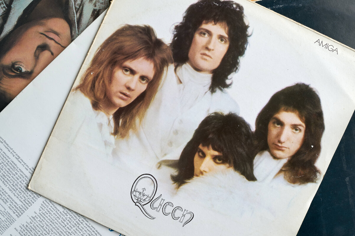 С треском провалился! 50 лет первому альбому группы Queen, и Кто сейчас  поёт знаменитые хиты Фредди Меркьюри | Газета Жизнь | Дзен