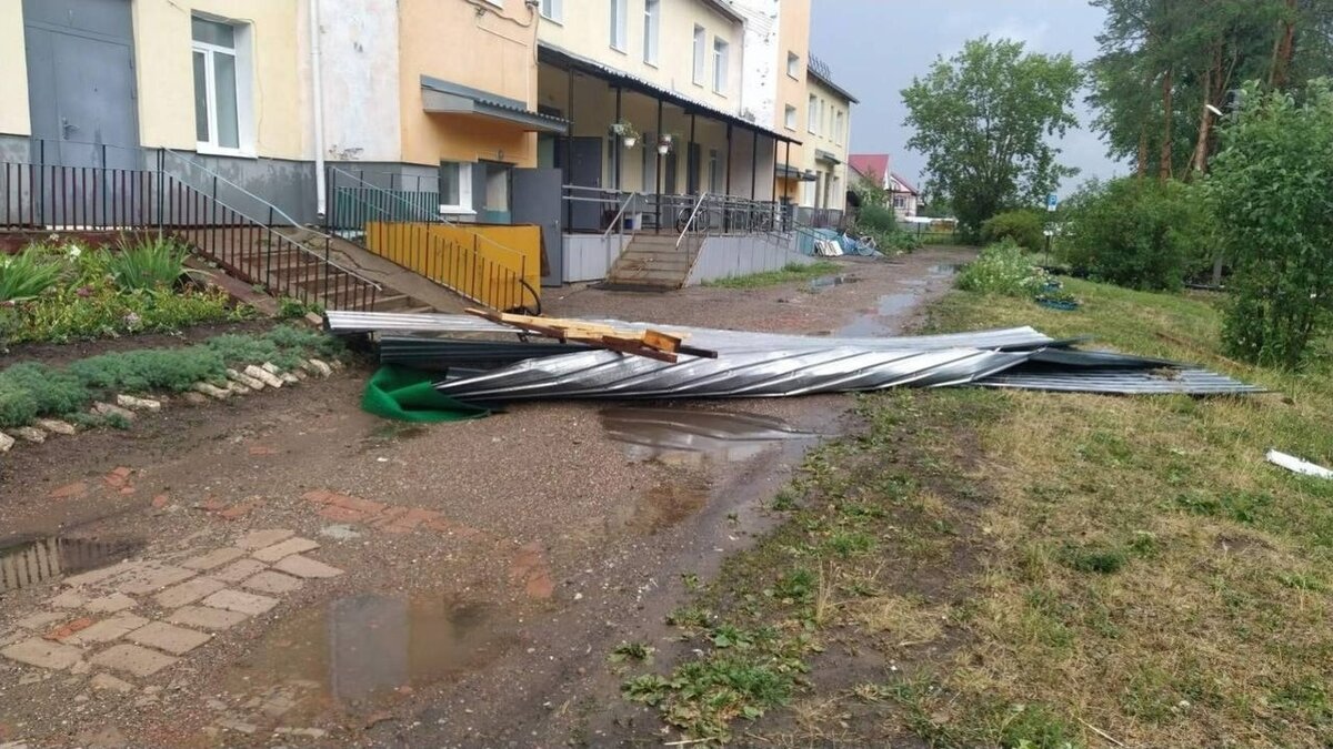     О последствиях сегодняшней стихии в Малопургинском районе Удмуртии рассказал глава муниципалитета.