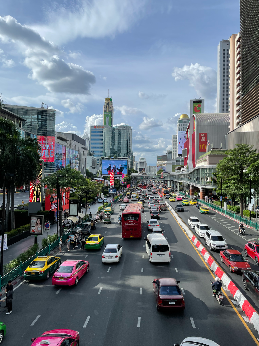 Улица напротив ТРЦ "Central World"