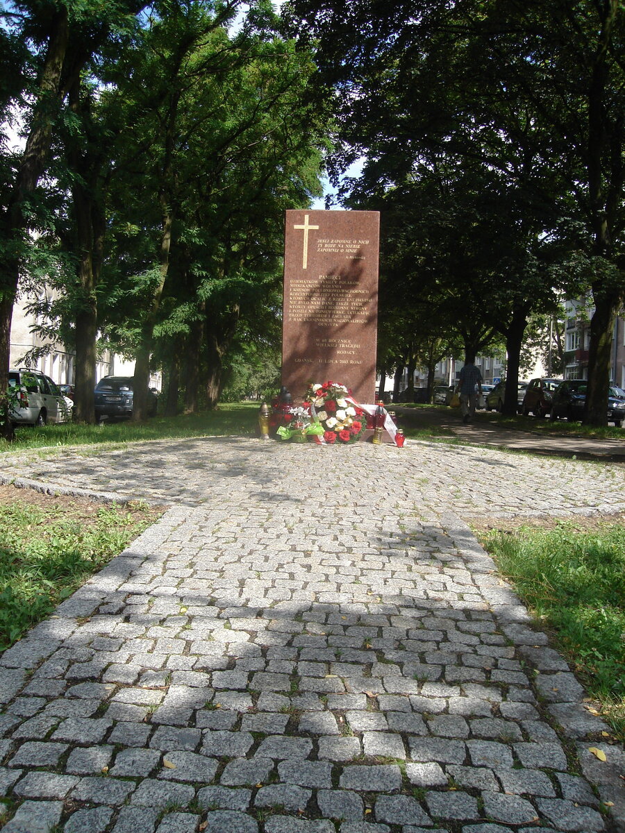 Гданьск. Памятник полякам, уничтоженным ОУН — УПА на Волыни и в восточной Польше в 1943—1945 годах // CC BY-SA 3.0 / Stako
