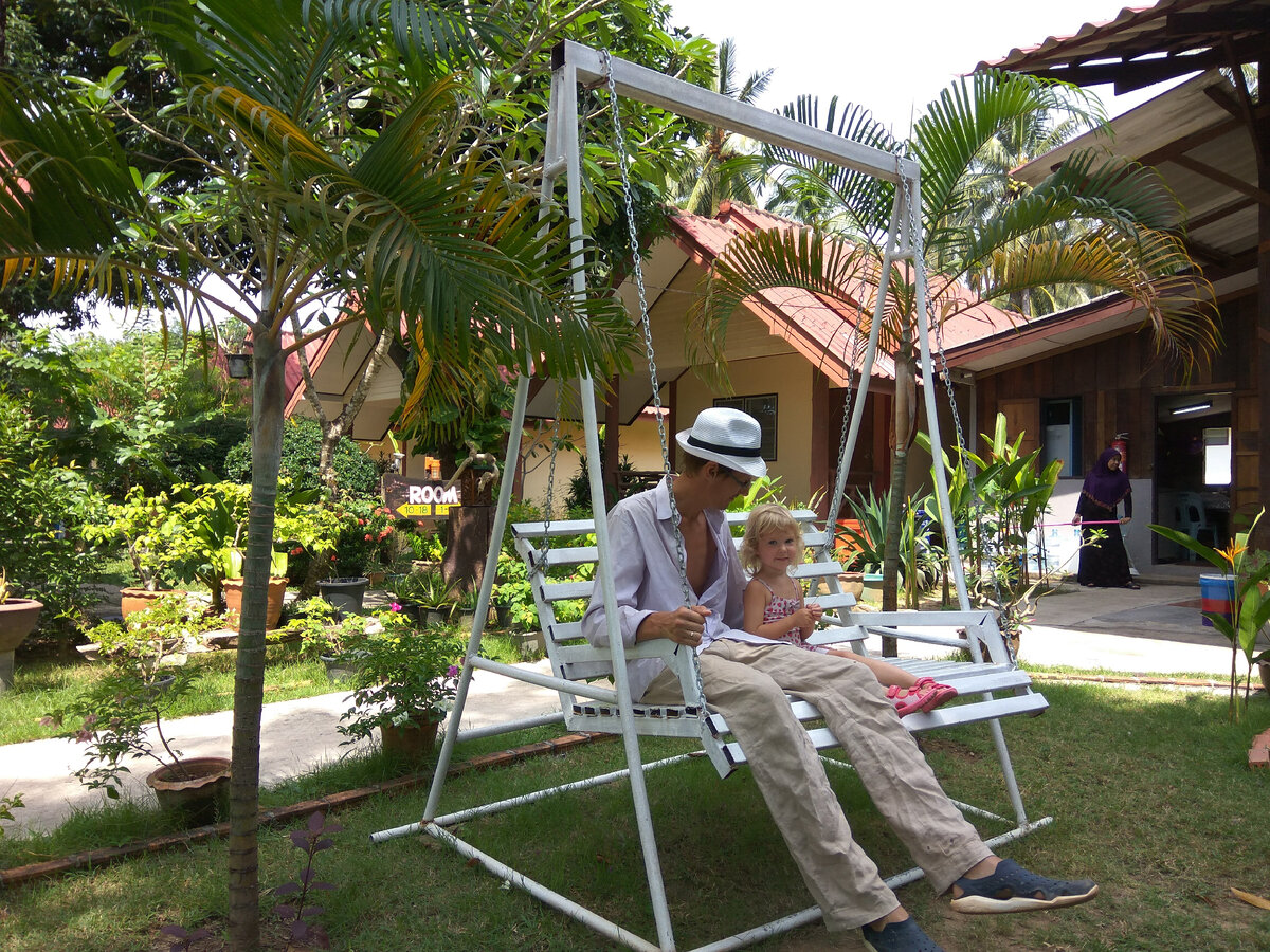 Папа и дочь проводят время вместе