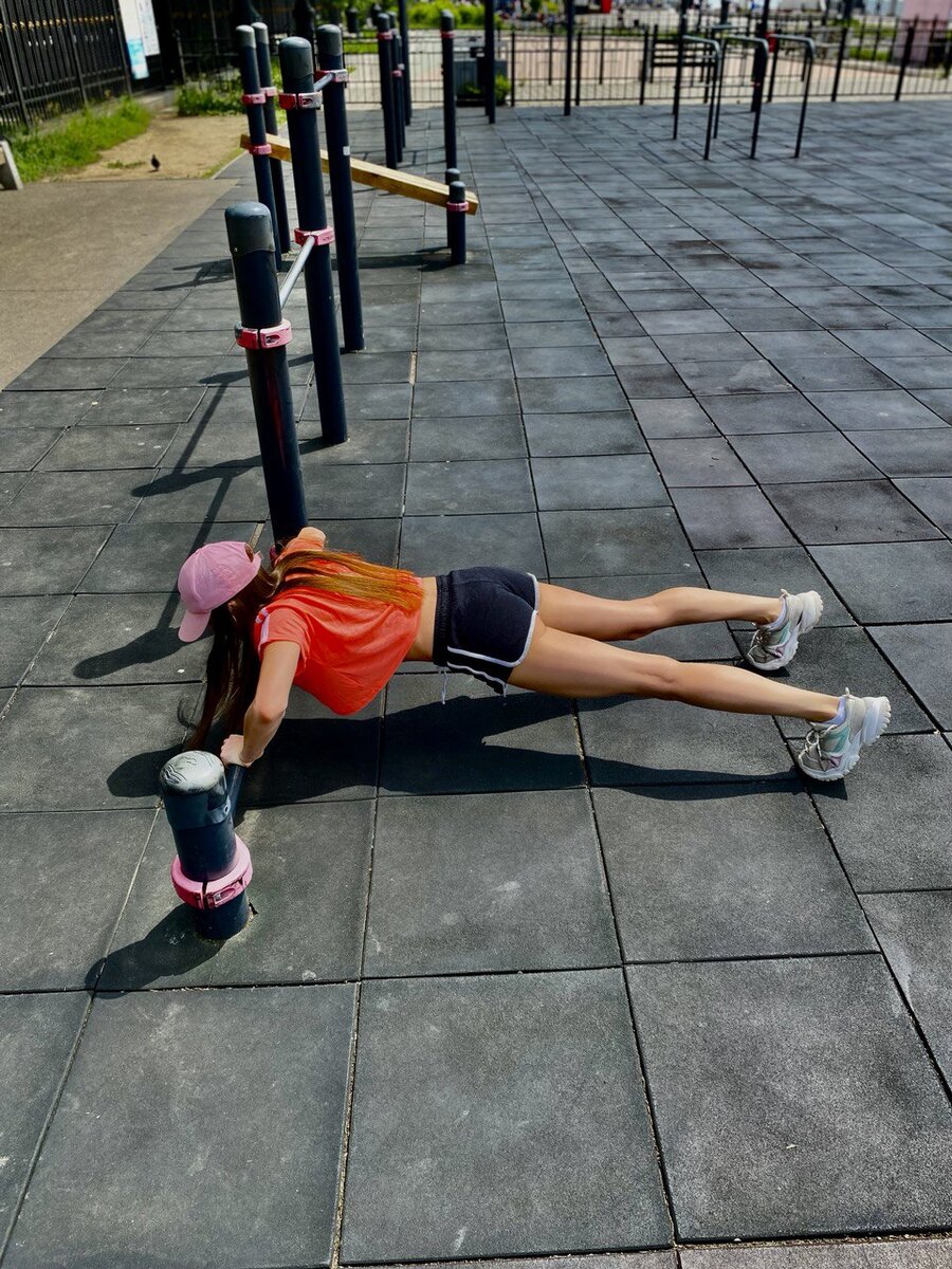 Отжимания на турнике