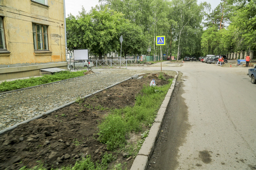 Как отметил мэр Новосибирска Анатолий Локоть, в 2023 году объём по ремонту тротуаров в городе большой. На эти цели от правительства Новосибирской области получено 200 млн рублей.-2