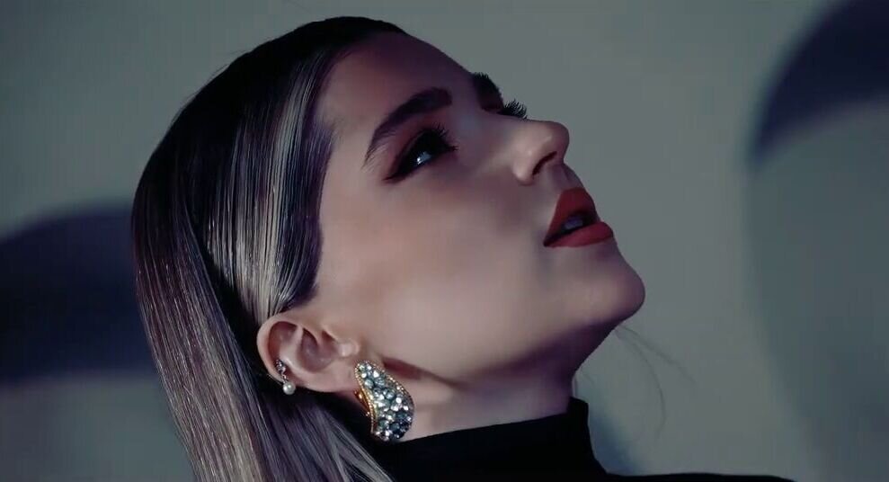 Кадр из клипа "Не улетай".