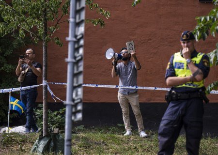    Полиция Швеции не препятствовала сожжению Торы и Библии перед израильским посольством