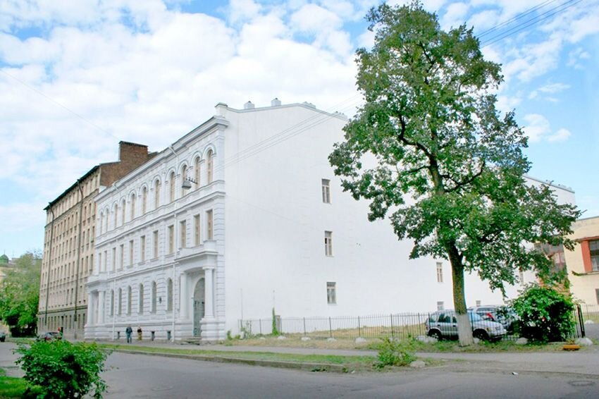 Вид здания Общества памяти игумении Таисии на Кирилловской ул., 11 после его восстановления силами обители