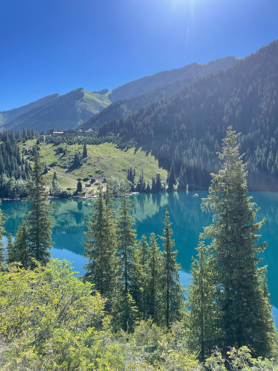 Озеро Кольсай фото девушка