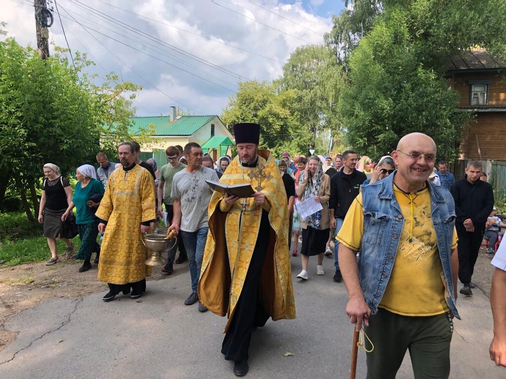 Газета в бежецке. Крестный ход. Подсвечник для крестного хода. Бежецкий.