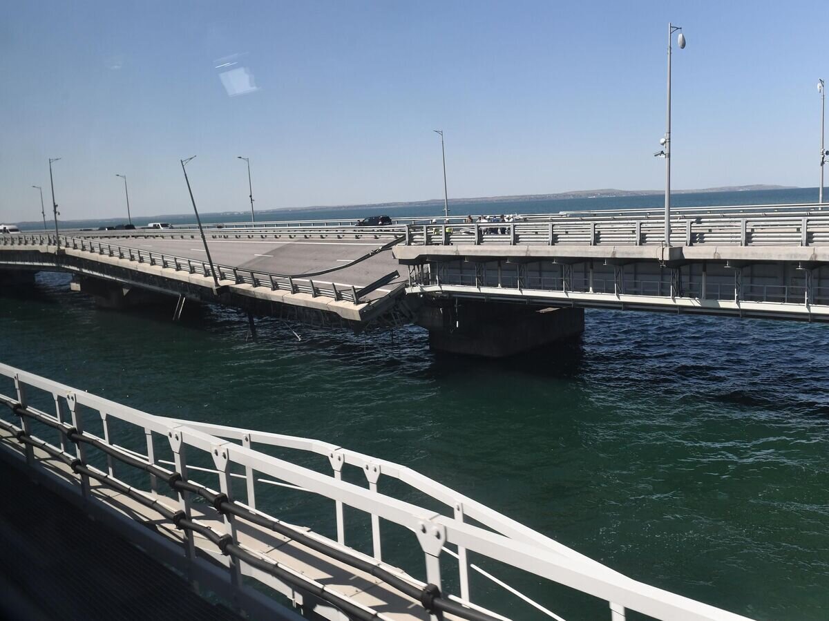    Поврежденная часть Крымского моста© РИА Новости / Константин Михальчевский