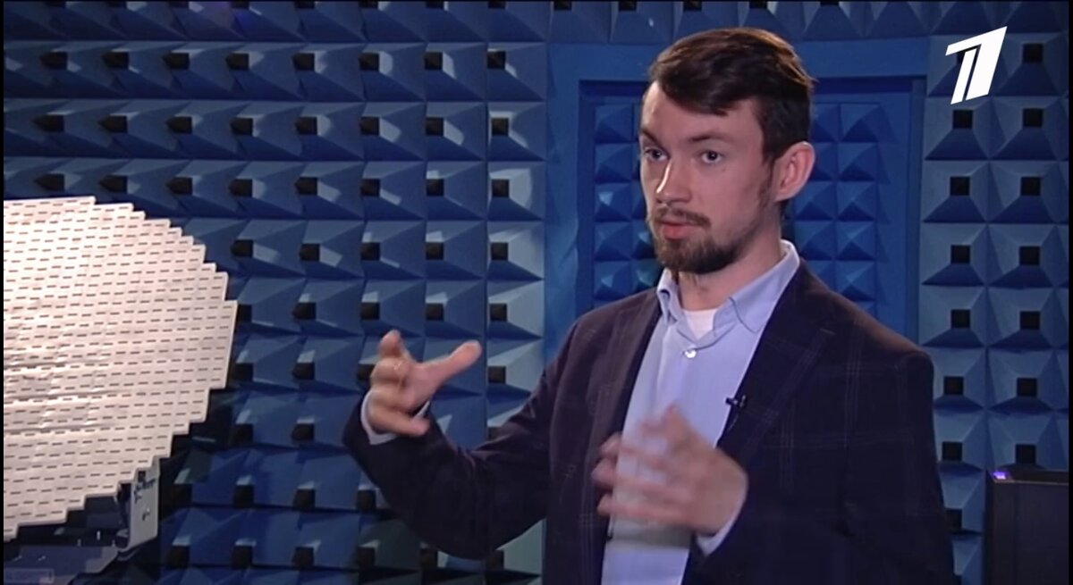 Александр Ермаков рассказывает корреспонденту 1 канала о лабораториях ГУАП и форуме «Настоящее будущее» 