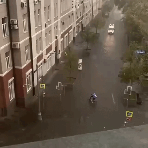 Курьеры в Москве. Взято из новостей в телеге...