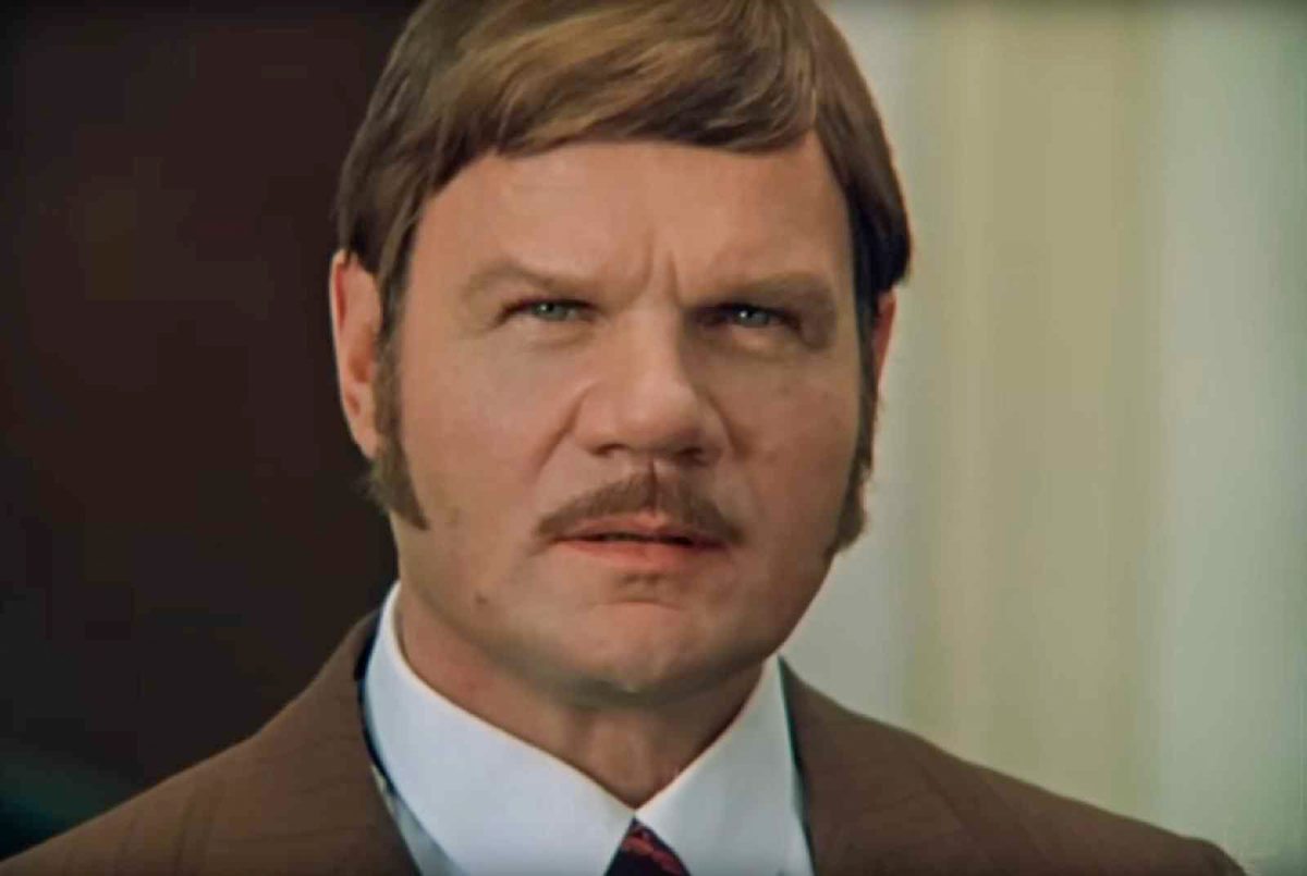 Кадр из фильма "Иван Васильевич меняет профессию". Михаил Пуговкин в роли режиссёра Якина