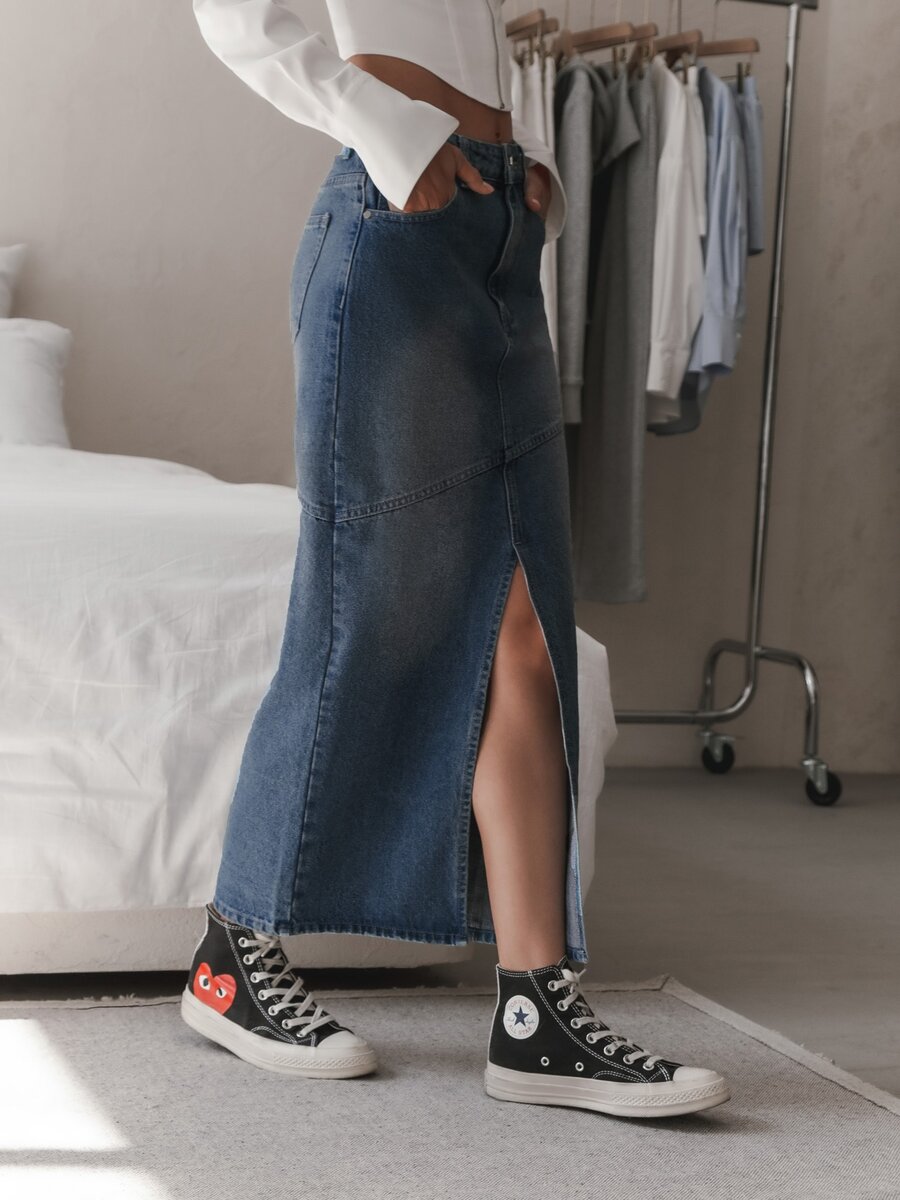 В прошлом году произошла джинсовая революция: джинсовые юбки стали настоящим сокровищем моды. Их возрождение привело к тому, что джинсовые юбки стали неотъемлемой частью гардероба каждой модницы.-13