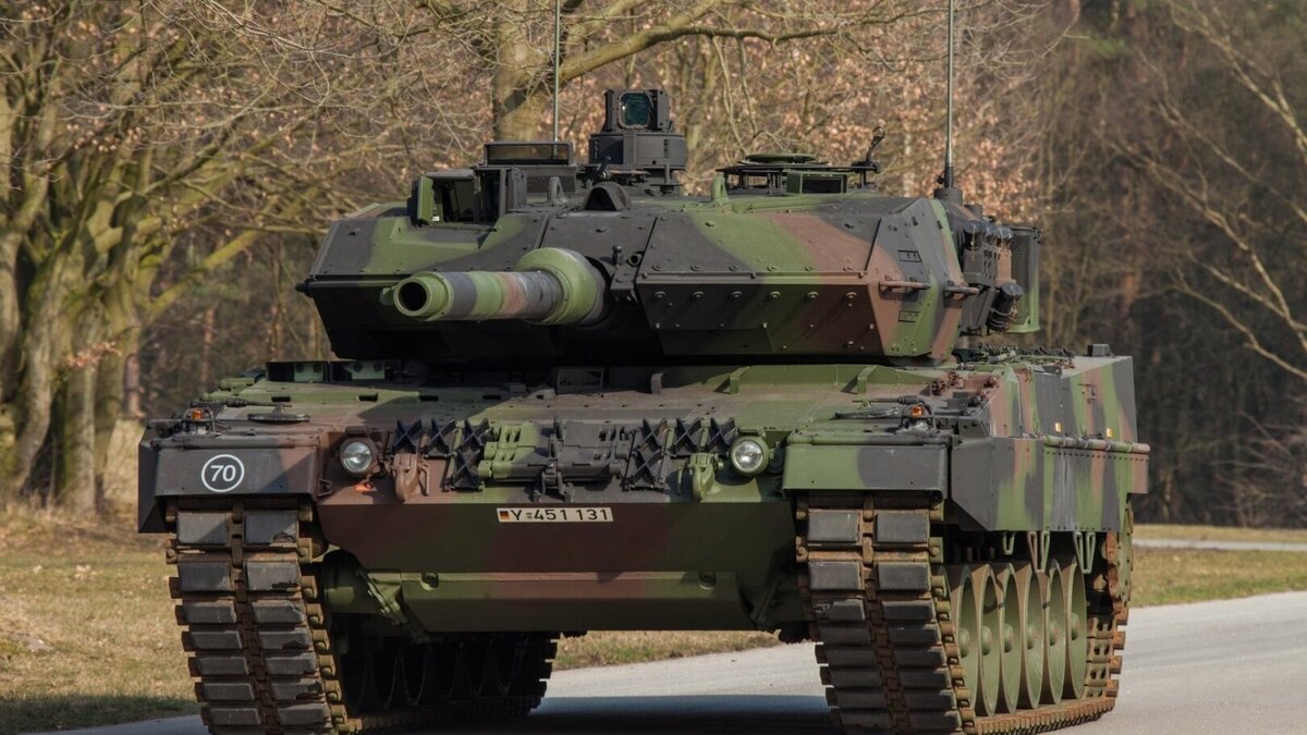     Германия за неделю поставила Украине еще 10 танков Leopard 1 и свыше 3,3 тысячи снарядов и дымовых боеприпасов 155-миллиметрового калибра. Об этом говорится в обновленном списке на сайте Минобороны страны.