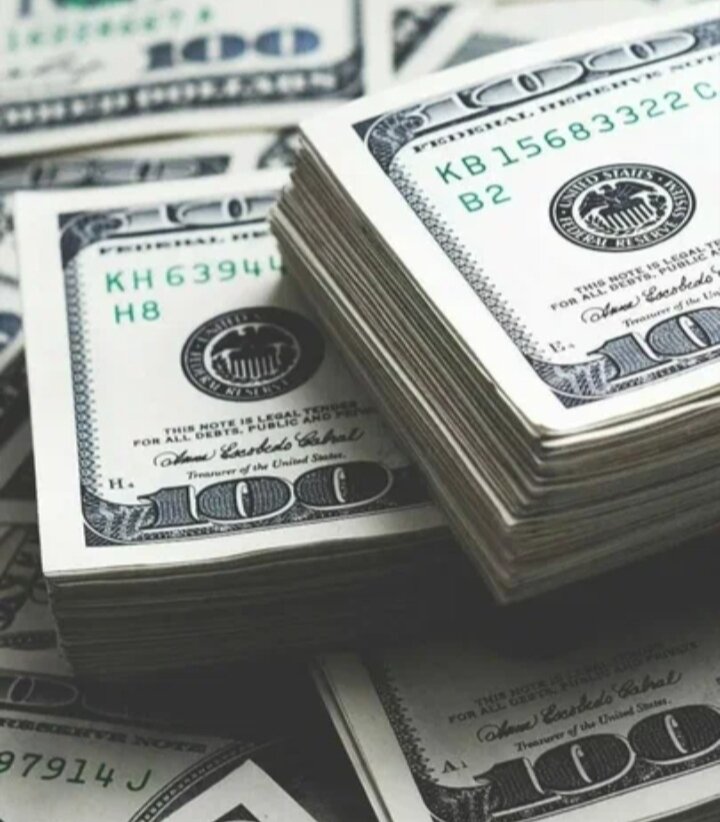 Сейчас одной распространенной возможностью разбогатеть является интернет.