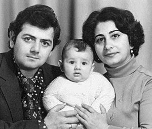 Зазнавшийся Галустян совсем не поддерживает собственных родителей