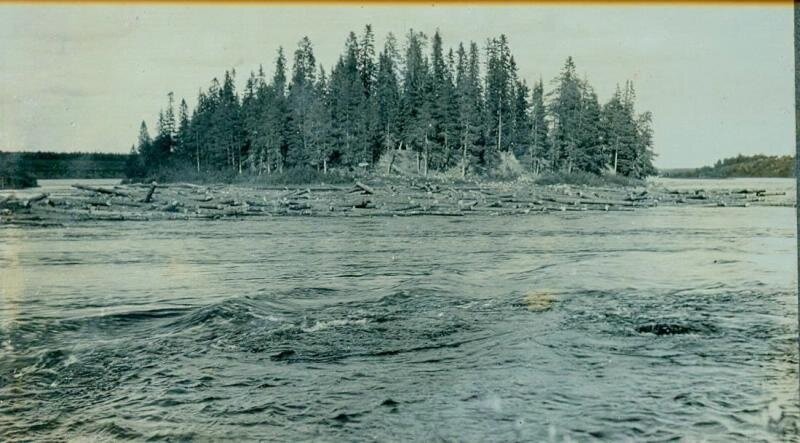 Река Кема. Пороги и остров. Неизвестный автор, 1900-е, Олонецкая губ. (Карелия), г. Кемь, из архива МАММ/МДФ.