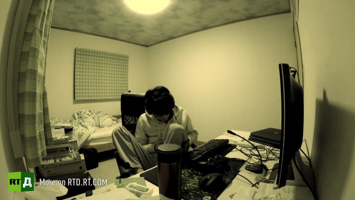 Ito, a Japanese shut-in, spends his time listening to music, surfing the internet, and playing video games. / © A still from the documentary film, Hikikomori Loveless/ RTD