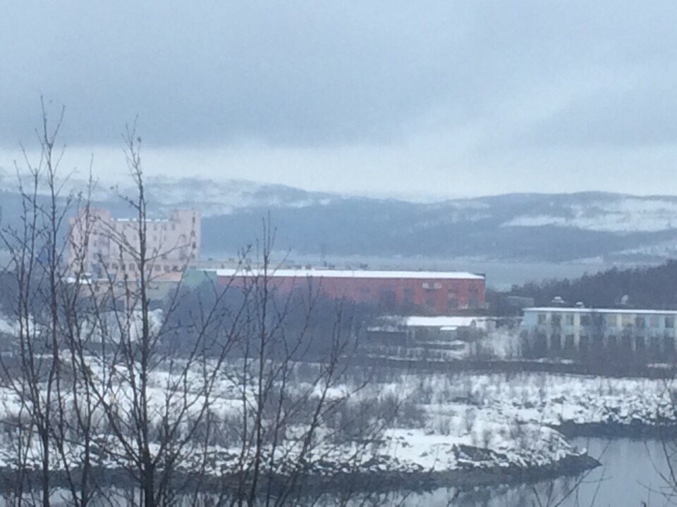 Это фото я сделал со своего окна, здания завода, но дока как вы можете видеть уже нет. Делал фото в момент затопления, но на фото было непонятно, что происходит. 