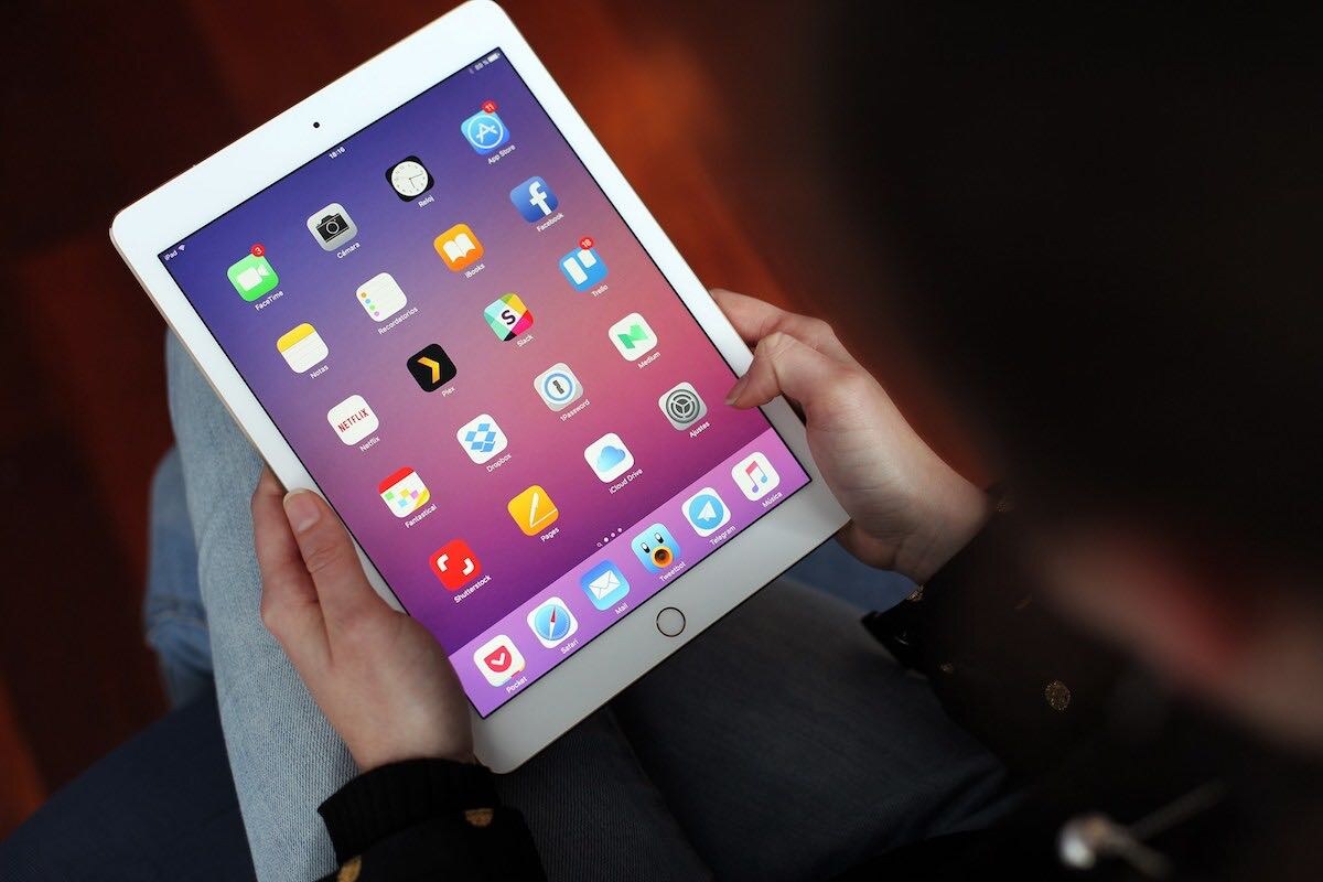 На сегодняшний день, социальные сети, являются не только способом, чтобы убить время. Они могут помочь вам найти работу, продвинуть свою продукцию и наладить хорошие связи. Могут даже помочь в реализации деловых идей.