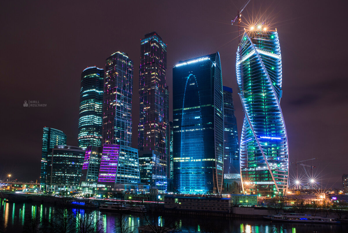 Московский международный деловой центр «Москва-Сити»  на Пресненской набережной.