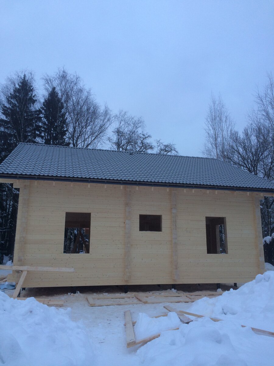 Разница в цене с битумной черепицей, около 150 000 рублей, что не так существенно при строительстве дома, если делать для себя.