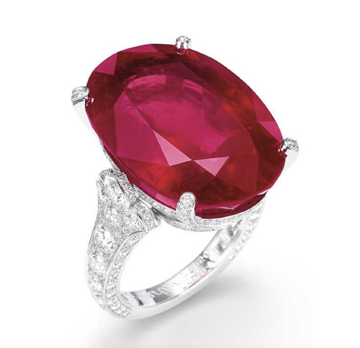 Кольцо с рубином 29,62 карат и бриллиантами, проданное на аукционе Сотби за 7,3 млн долларов. Cтатьи выходят каждый день после 18:00 по мск.