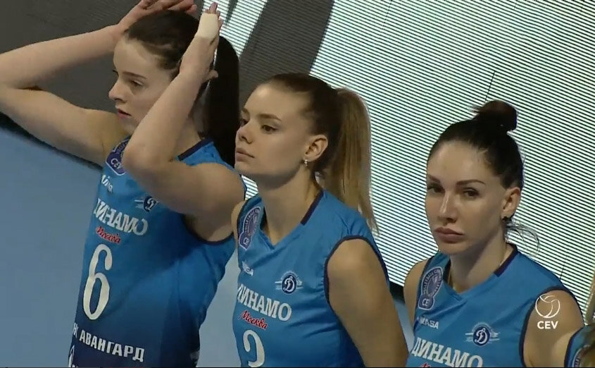 Представление команд. На фото: Яна Щербань, Екатерина Ефимова, Елена Гендель