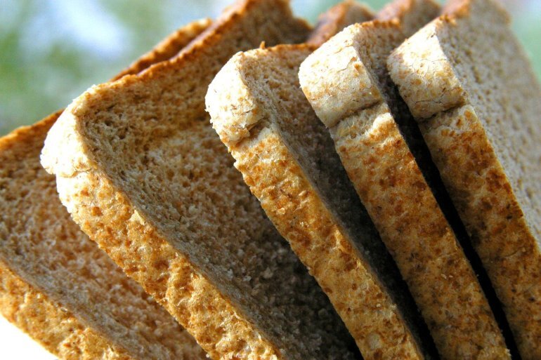    Что нужно знать про хлеб и фолиевую кислоту, которая может использоваться в процессе производства хлебобулочных изделий в качестве синтетического заменителя витамина B9?