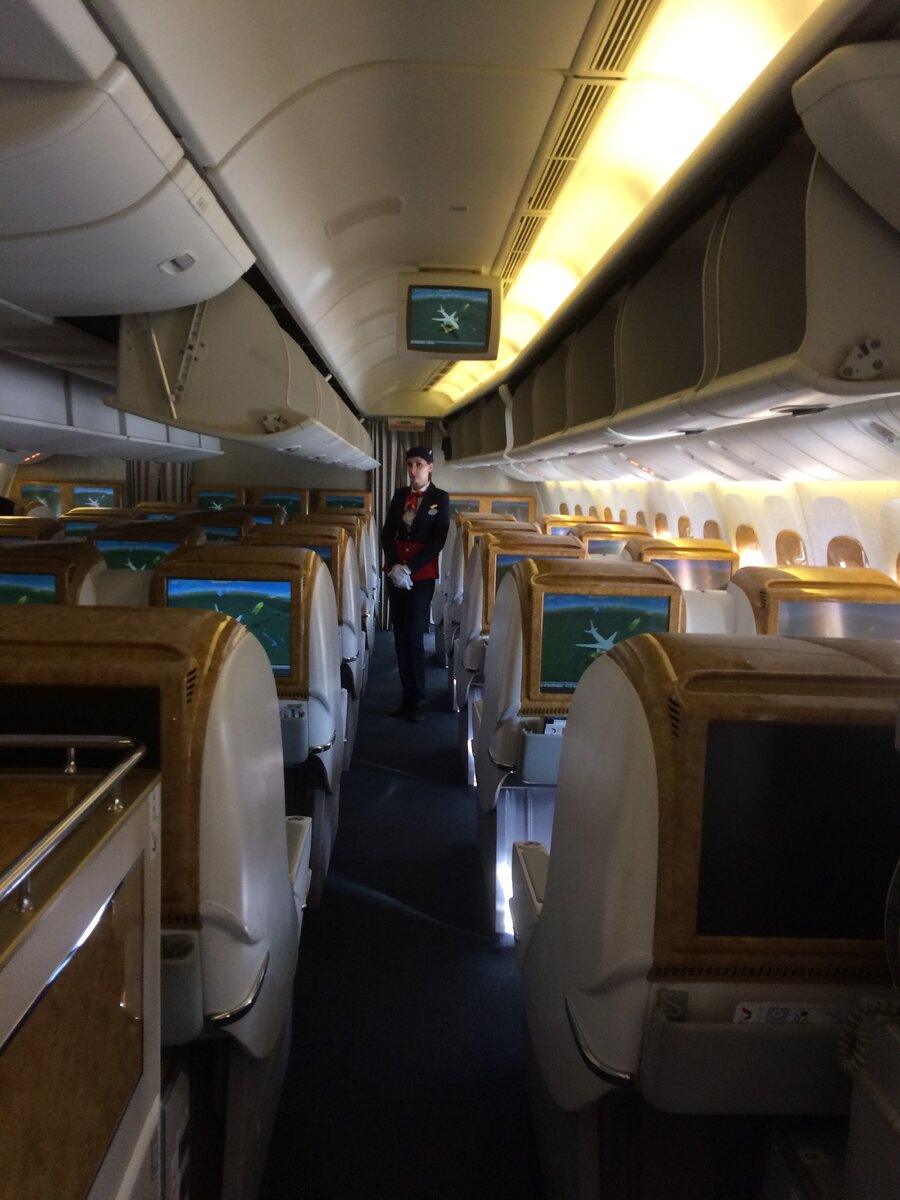 перелет 13. перелет 13. самолет gulf air gf13. бизнес класс азур эйр боинг 777. самолеты иностранных авиакомпаний арестованы в россии.