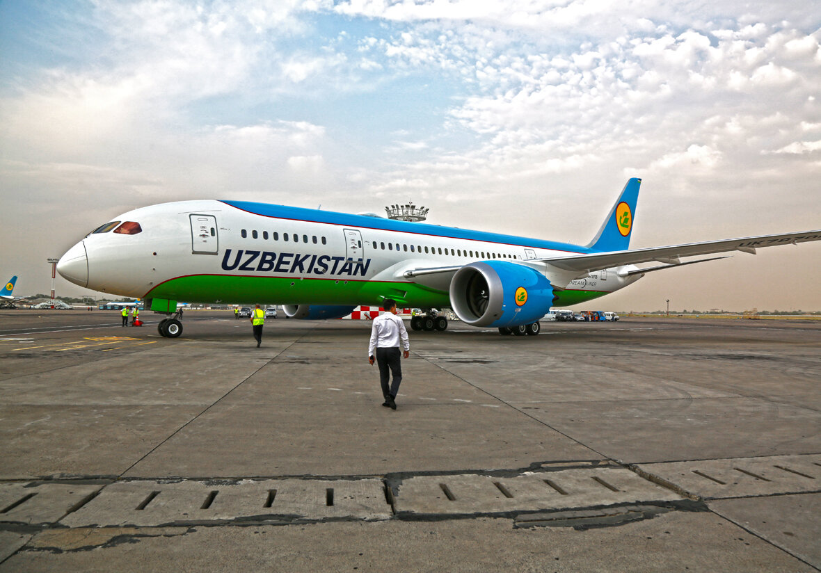 Samarqand havo uz. Авиакомпания Uzbekistan Airways. Самолет Uzbekistan Airways. Узбекистан хаво йуллари. Хаво йуллари Самарканд.